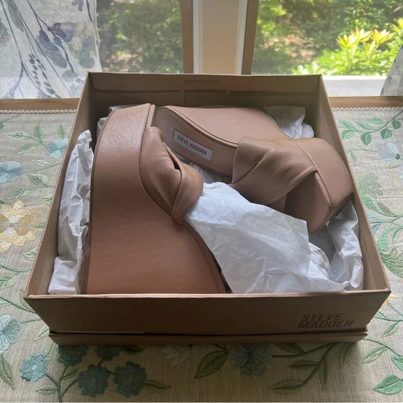 Steve Madden Women's Brianna Tan Wedge Sandals NWT - Picture 2 of 6